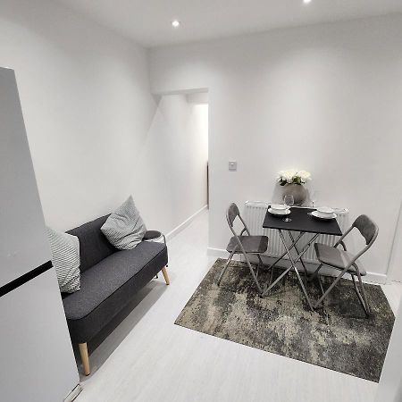 Comfy Diamond Ensuite Room Maidstone With Free Parking And Speedy Wifi Exterior photo