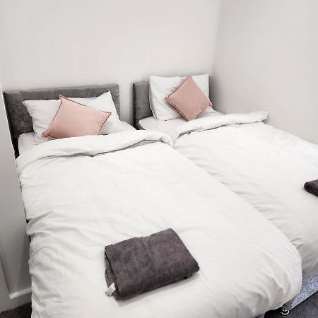 Comfy Diamond Ensuite Room Maidstone With Free Parking And Speedy Wifi Exterior photo