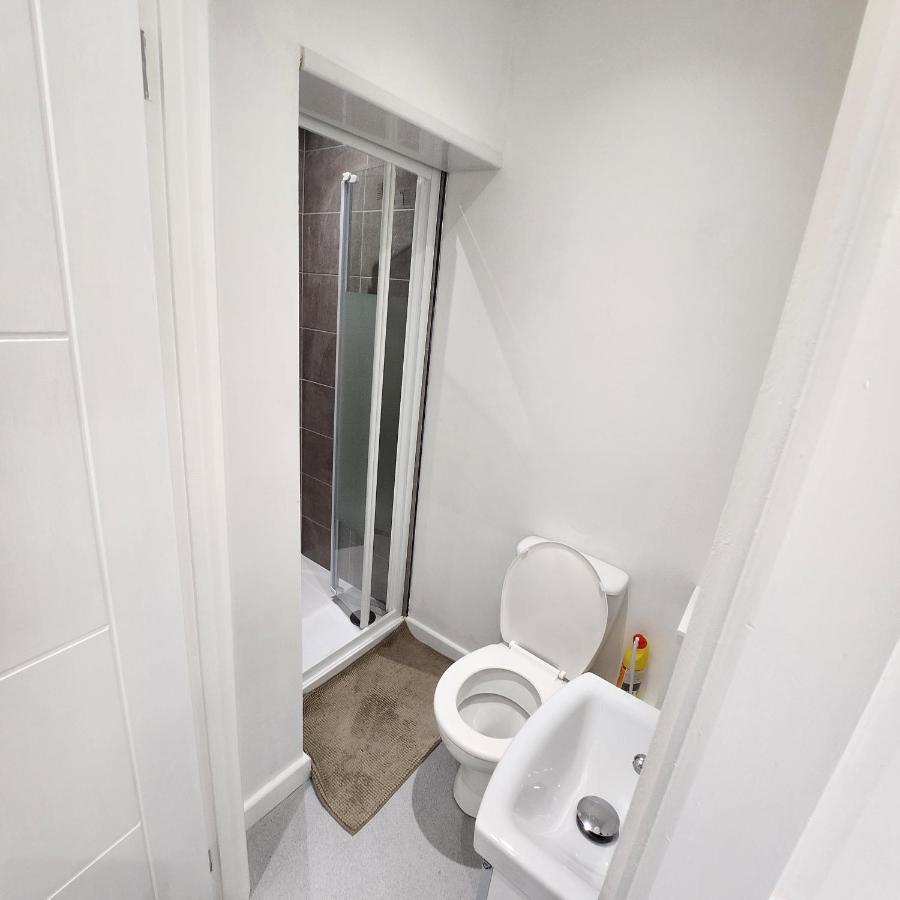Comfy Diamond Ensuite Room Maidstone With Free Parking And Speedy Wifi Exterior photo