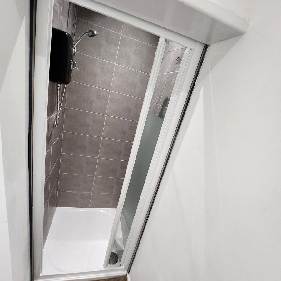 Comfy Diamond Ensuite Room Maidstone With Free Parking And Speedy Wifi Exterior photo