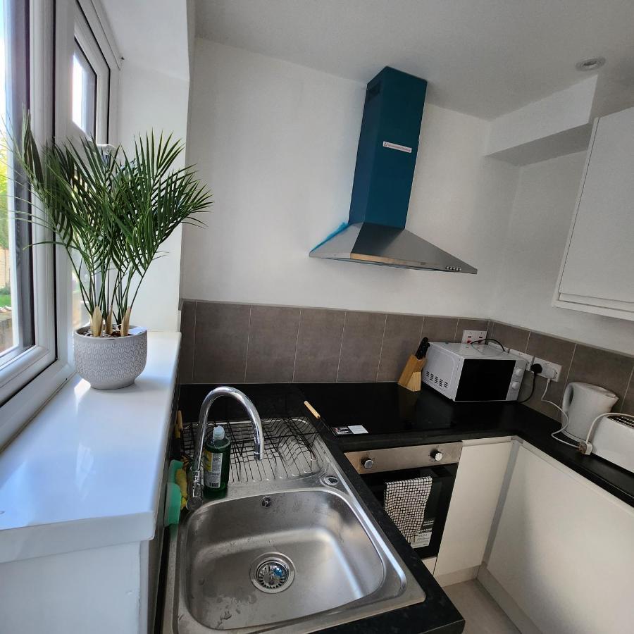 Comfy Diamond Ensuite Room Maidstone With Free Parking And Speedy Wifi Exterior photo