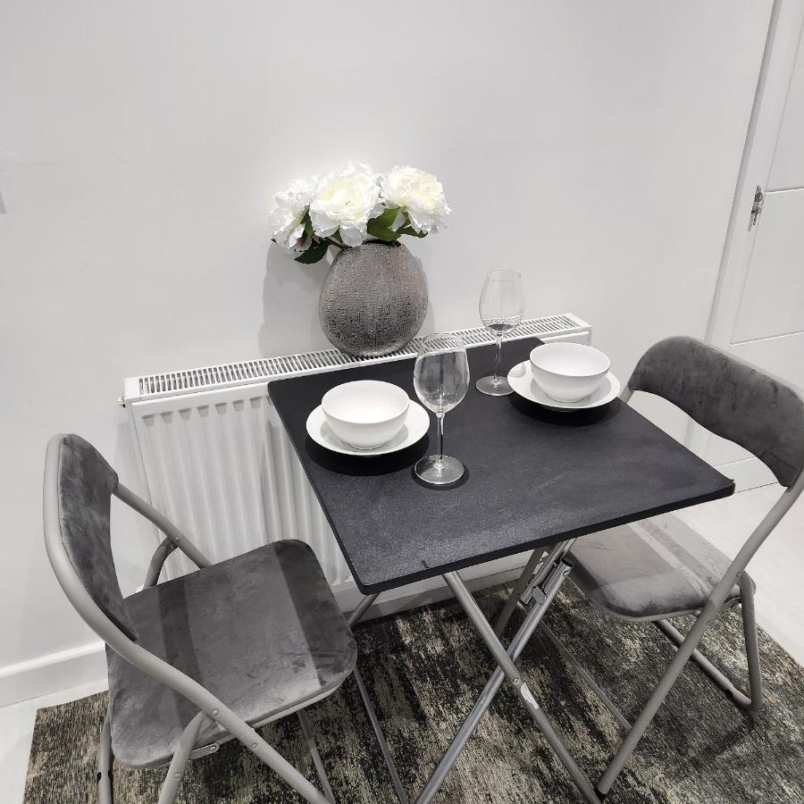 Comfy Diamond Ensuite Room Maidstone With Free Parking And Speedy Wifi Exterior photo