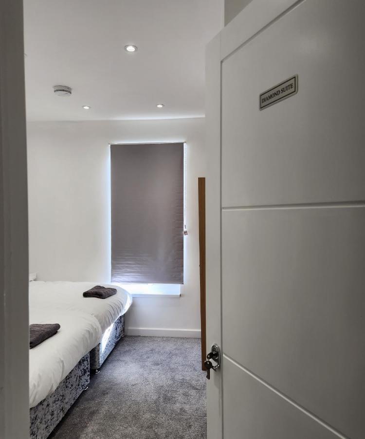 Comfy Diamond Ensuite Room Maidstone With Free Parking And Speedy Wifi Exterior photo