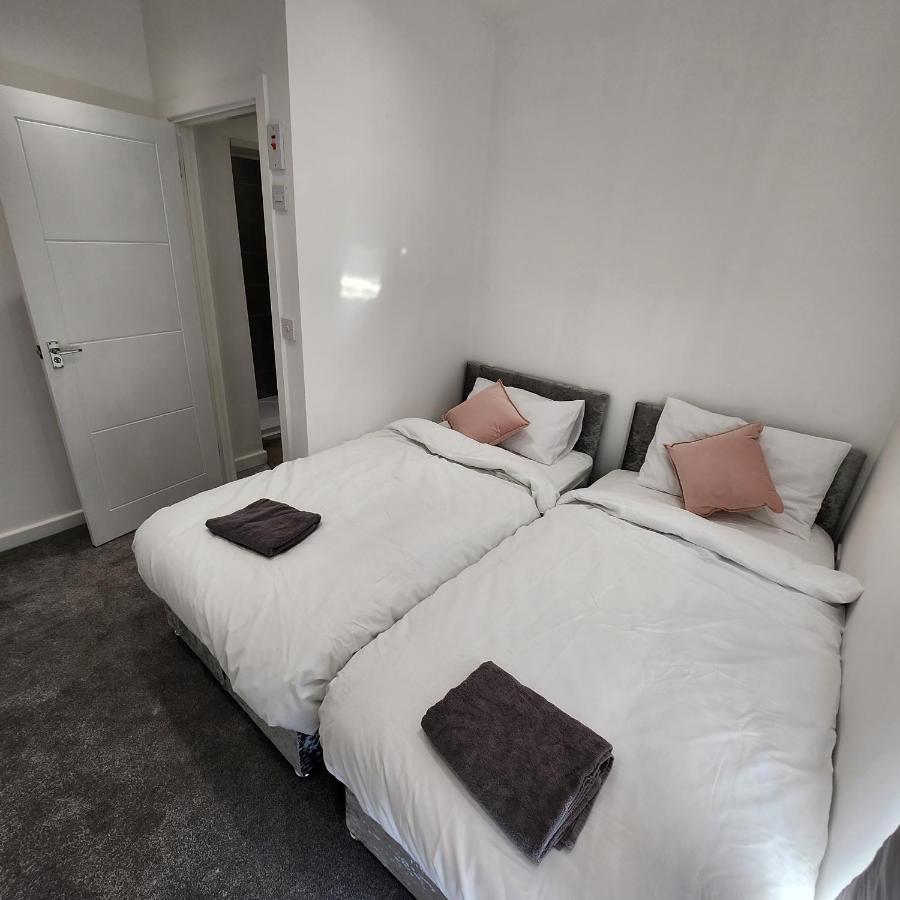 Comfy Diamond Ensuite Room Maidstone With Free Parking And Speedy Wifi Exterior photo