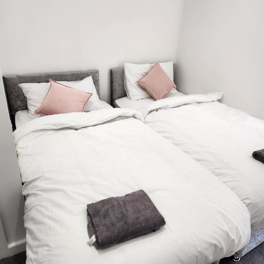 Comfy Diamond Ensuite Room Maidstone With Free Parking And Speedy Wifi Exterior photo